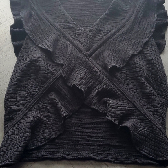 Aqua Addict black crop top - Picture 2 of 7